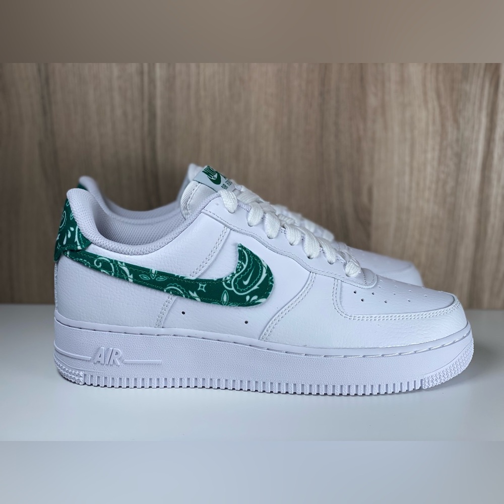 Nike Air Force 1 Low '07 Essential White Green Paisley DH4406-102 Women’s size 8